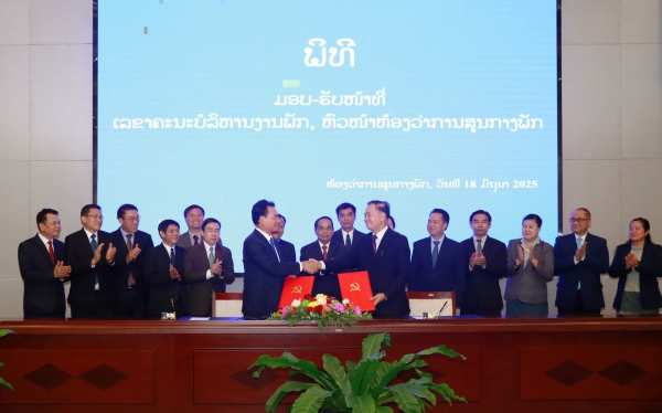 New leadership of the Central Committee Office of Lao People's Revolutionary Party takes office