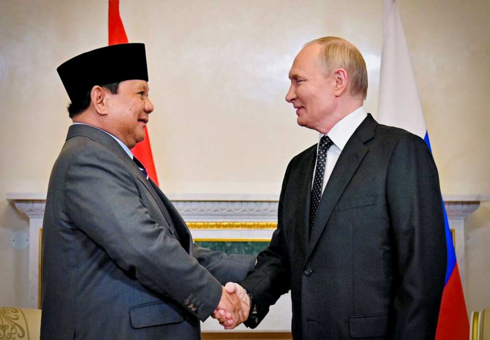 Indonesian President Prabowo Meets with Russian President Putin in St. Petersburg   