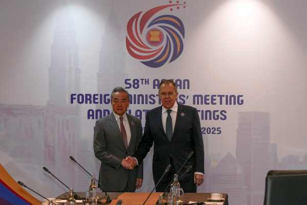 Chinese Foreign Minister Meets with Russian Foreign Minister in Kuala Lumpur