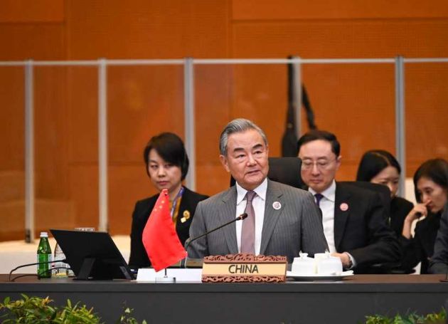 Chinese Foreign Minister Expounds China's Position on the South China Sea Arbitration Case