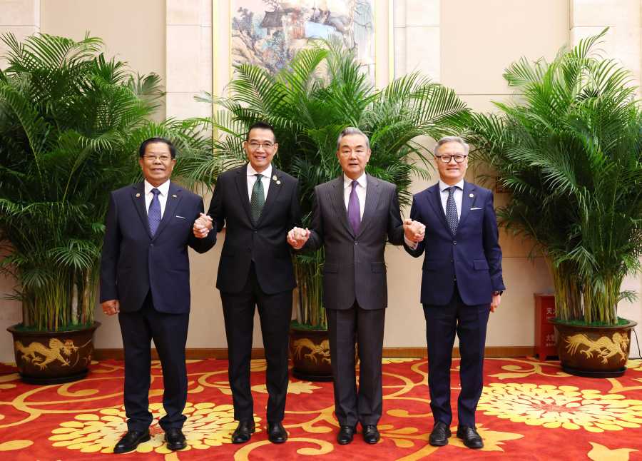 Foreign Ministers of China, Laos, Myanmar, and Thailand Hold Informal Discussion