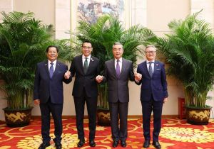 Foreign Ministers of China, Laos, Myanmar, and Thailand Hold Informal Discussion