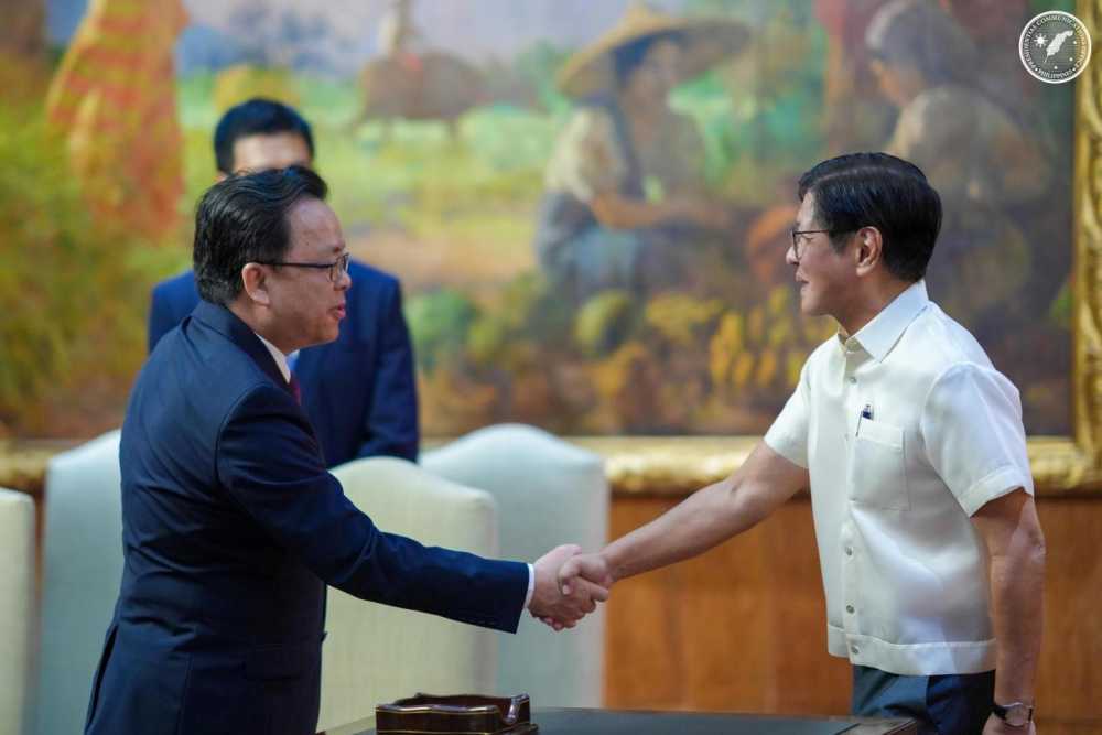 Philippine President receives outgoing Chinese envoy in farewell courtesy call