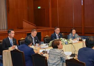 Thai Foreign Minister meets with Thai business representatives in Cambodia
