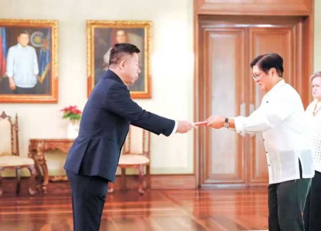 Chinese Ambassador to the Philippines Jing Quan Presents Letter of Credence to Philippine President  