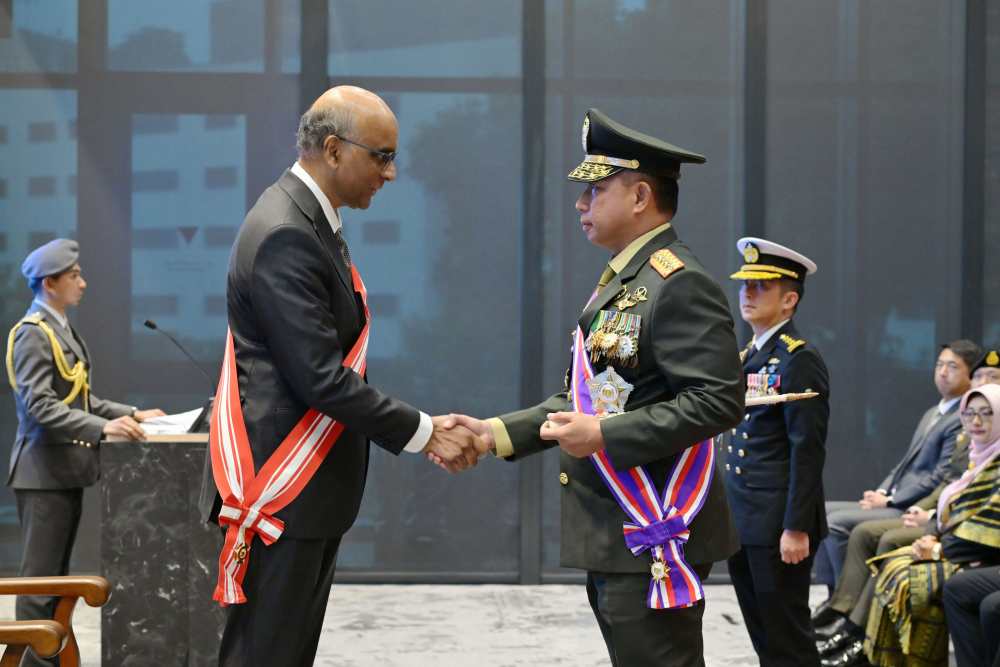 Singapore Top Military Award Conferred on Chief of Defence Force of Indonesia