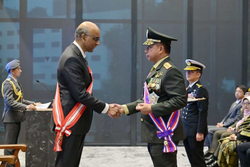 Singapore Top Military Award Conferred on Chief of Defence Force of Indonesia