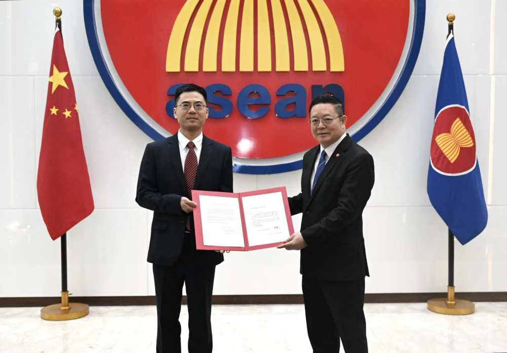 Chinese Ambassador to ASEAN Wang Qing Presents Letter of Credence to Secretary-General of ASEAN
