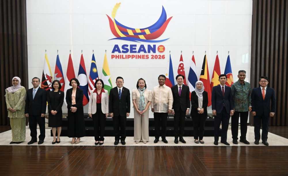 The Philippines Displays its ASEAN Chairship Logo at the ASEAN Headquarters/ ASEAN Secretariat