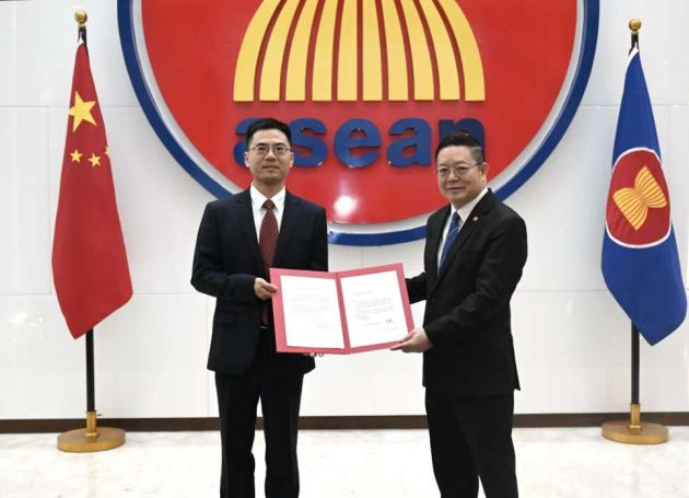 Chinese Ambassador to ASEAN Wang Qing Presents Letter of Credence to Secretary-General of ASEAN