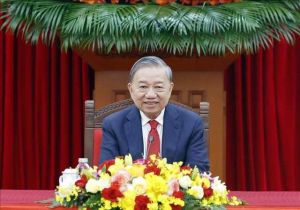 Vietnamese Party Chief To Lam holds phone conversation with Singaporean Prime Minister Lawrence Wong