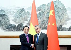 Chinese Foreign Minister Meets with Special Envoy of General Secretary of the Communist Party of Vietnam Central Committee  