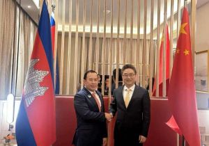 Secretary General of the ASEAN-China Centre Meets Cambodian Minister of Tourism 