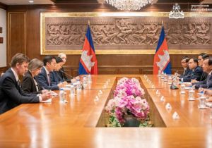 Cambodian Deputy Prime Minister holds talks with Ambassador of Australia to Cambodia