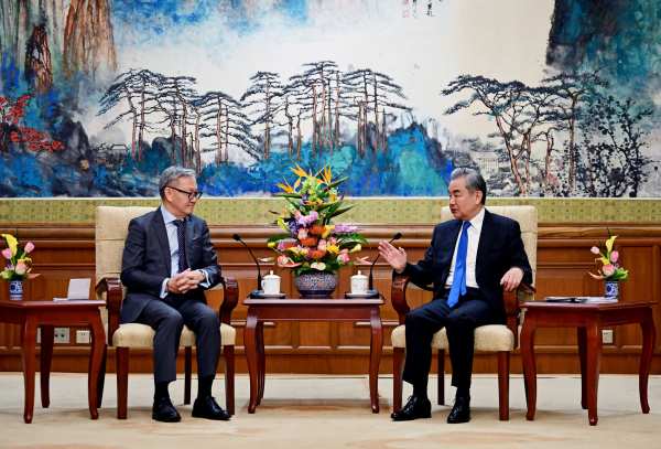 Chinese Foreign Minister Meets with Lao Deputy Prime Minister and Foreign Minister  