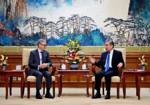 Chinese Foreign Minister Meets with Lao Deputy Prime Minister and Foreign Minister  