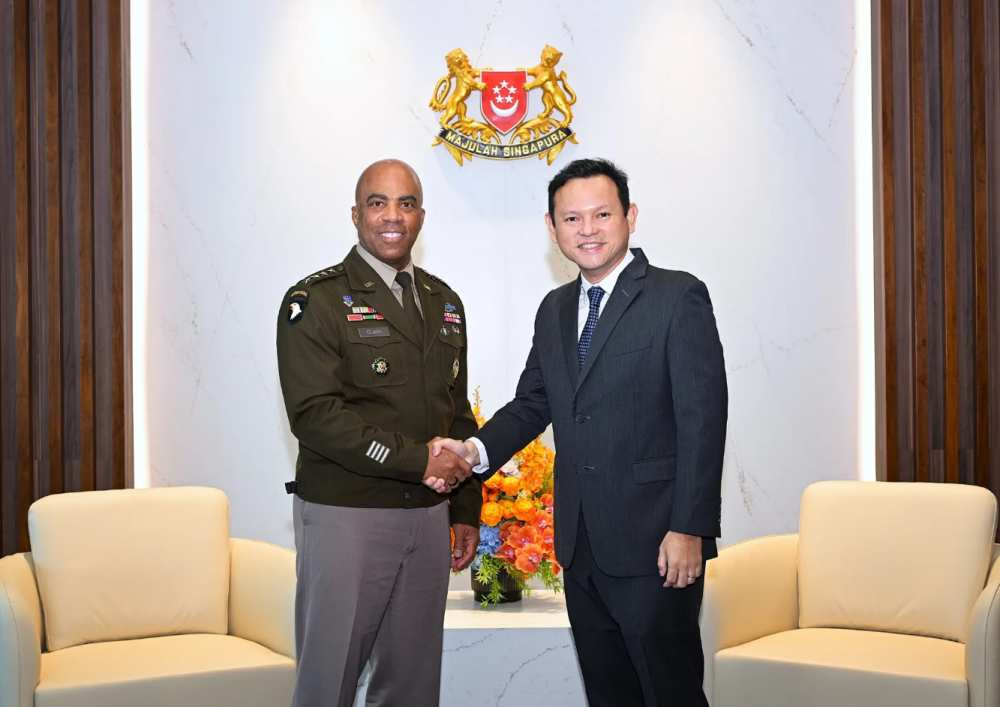 Commanding General of the United States Army Pacific Makes Introductory Visit to Singapore