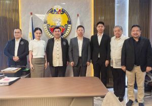 Chinese Ambassador to the Philippines talks with Philippine NBI Director General  