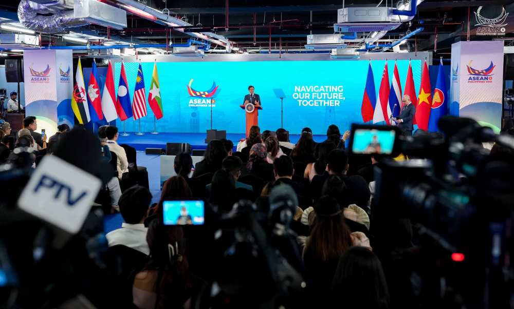 Philippine President : ASEAN calls for calm as prelude to finding lasting Middle East peace