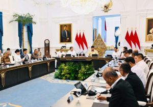 Indonesian President Chairs Cabinet Meeting on Economic Stability   