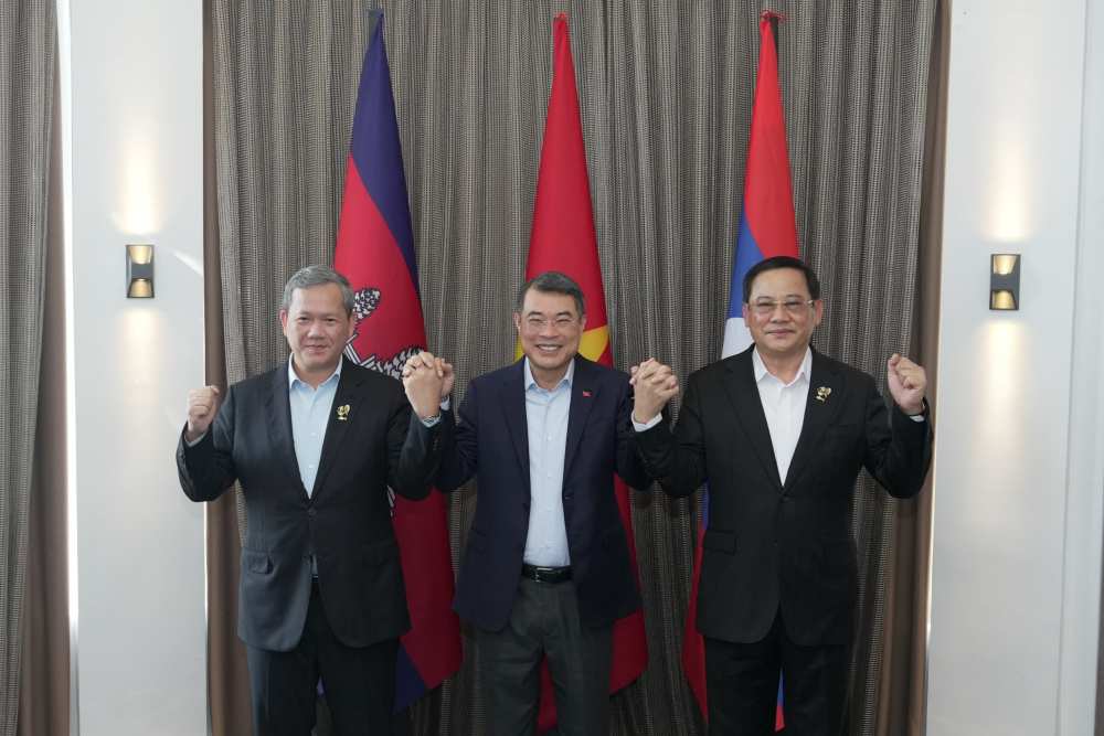 PMs of Laos, Vietnam, Cambodia Discuss Stronger Trilateral Cooperation