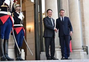 Thai Prime Minister meets with French President  