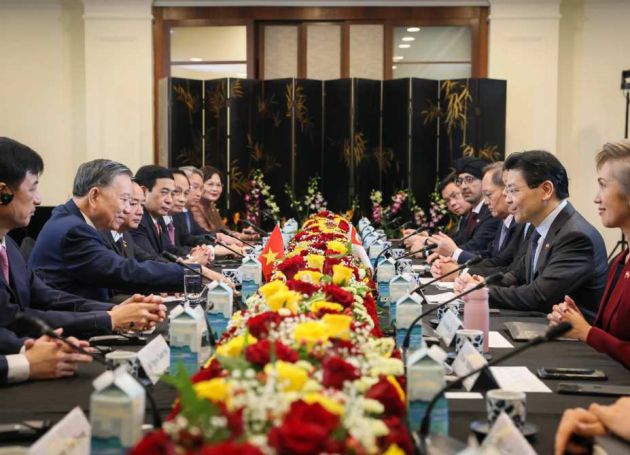 Top Vietnamese leader pays a state visit to Singapore