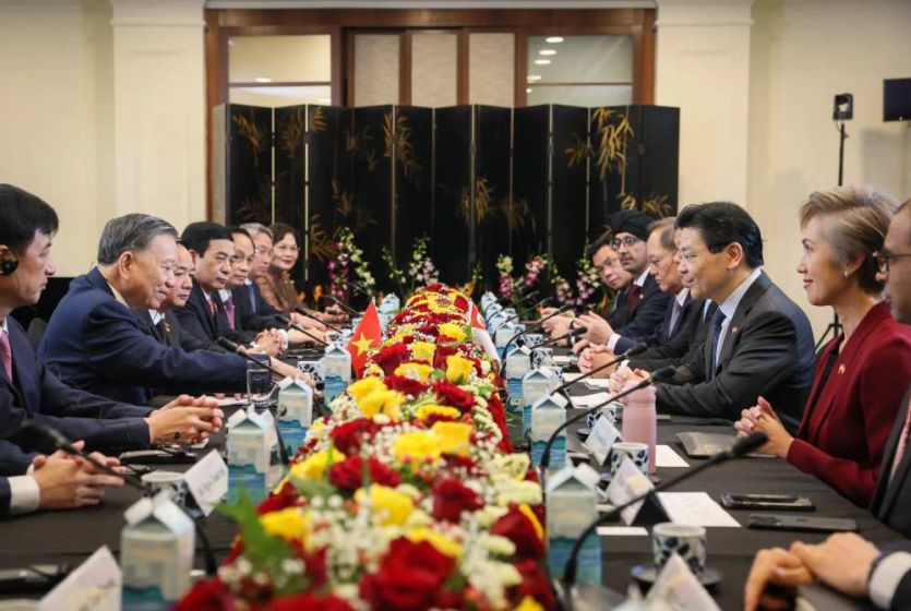 Top Vietnamese leader pays a state visit to Singapore