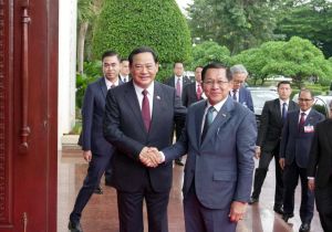 Lao Prime Minister Holds Talks with Myanmar President