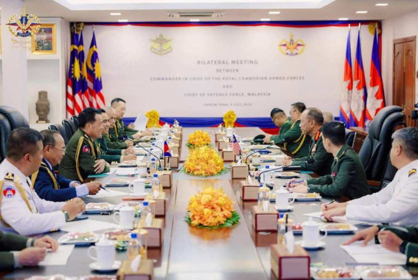 Cambodian, Malaysian Army Chiefs Reaffirm Support for Peaceful Regional Conflict Resolution