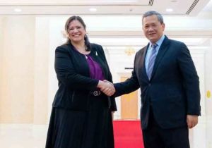 Cambodian Prime Minister receives a courtesy call from New Ambassador of New Zealand to Cambodia